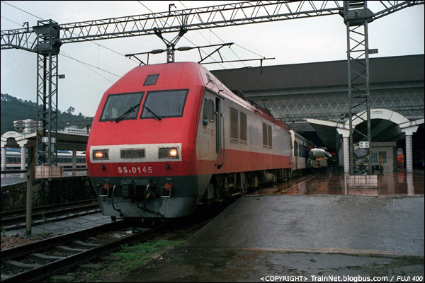 广州东站，T14本务机（D3411）