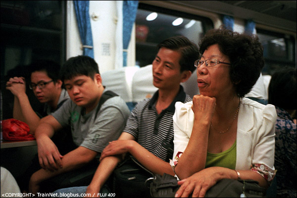 这次乘坐对座的一位东北阿姨。（D3422）