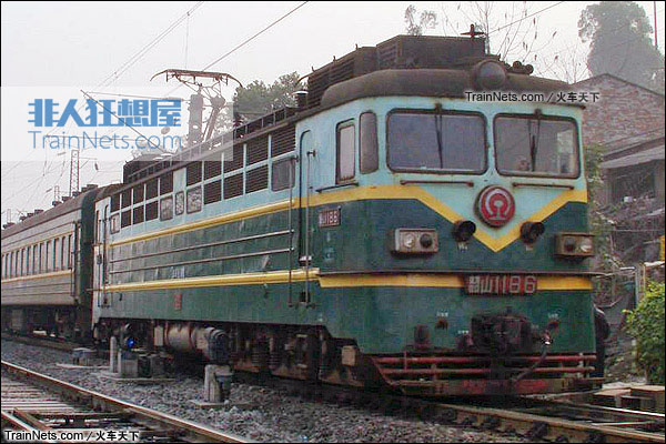 2012年。重庆。SS1型电力机车。（图/火车天下）