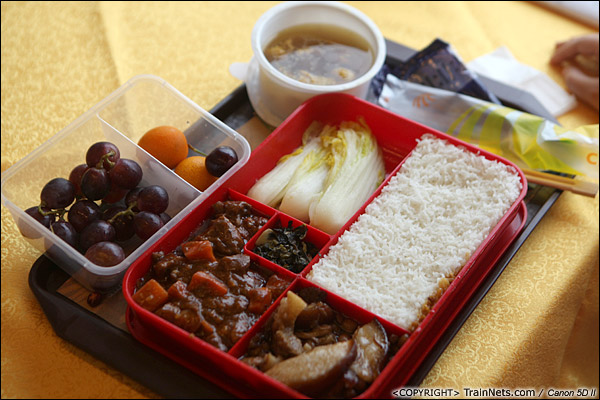 2013年12月17日。D2316次，厦深线特有的隆江猪脚饭。（IMG-4973-131217）