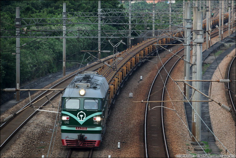 2014年8月9日。广州增城。 DF4B牵引运载着长轨的货车前往广州方向。（IMG-5854-140809）