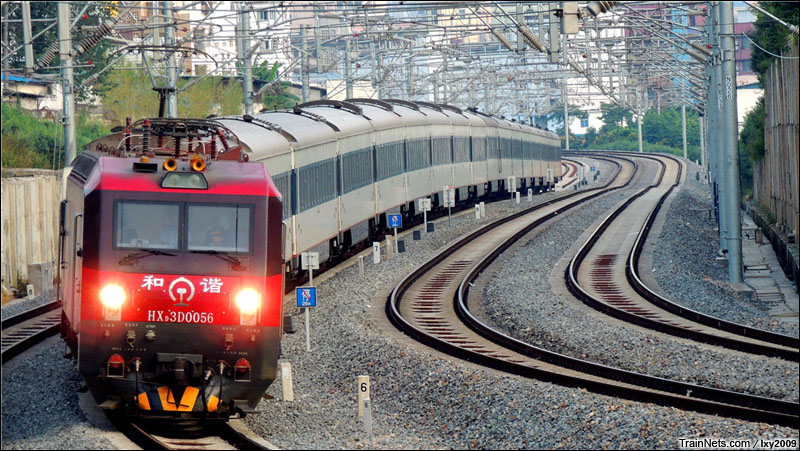 2014年9月29日。广西南宁。湘桂线786公里处，HXD3D牵引T285次，北京西-南宁驶向南宁站。