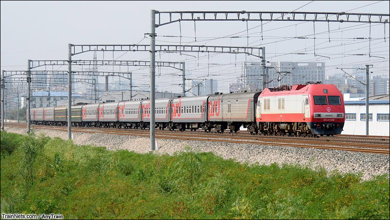 2014年8月。沈阳望花立交桥。SS9G牵引国际列车K19次，北京-满洲里-莫斯科。