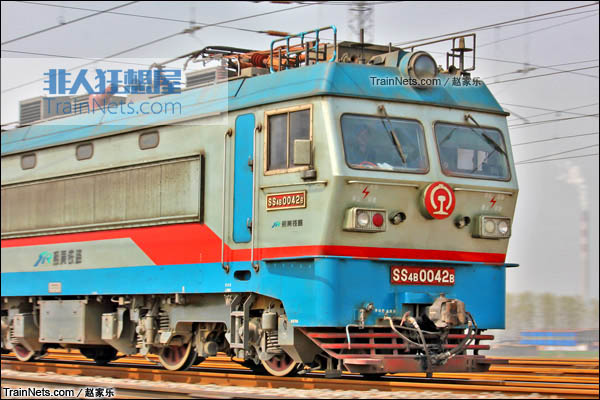 2014年3月。配属朔黄铁路的SS4B型电力机车。（图/赵家乐）