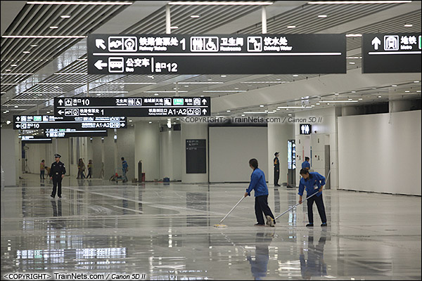 2015年12月30日。广深港高铁福田站。B1层换乘层。（IMG-3032-151230）