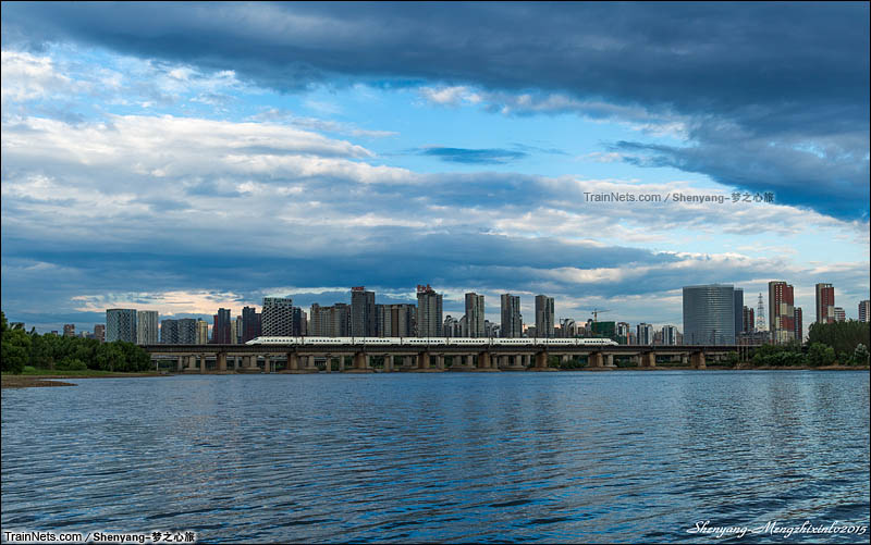 2015年7月。CRH5型动车组通过沈阳浑河。(图/Shenyang-梦之心旅)