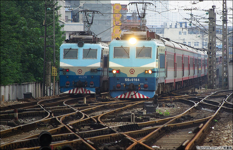 2015年8月20日。K337次，岳阳-长沙驶入长沙站北咽喉。（图/广铁德段）