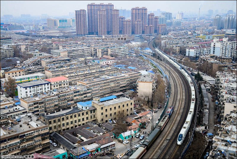 2015年12月27日。重联CRH5A型动车组由胶济客专前往济南站。（图/姚秀谦）