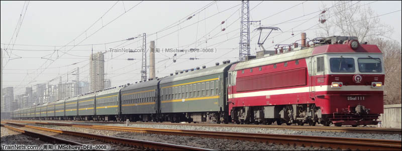2016年2月12日。汉丹线，吴家山-新沟区间。SS6B-0111担当3245次临客（重庆-广州）。（图/武九北环K17Km+770m）