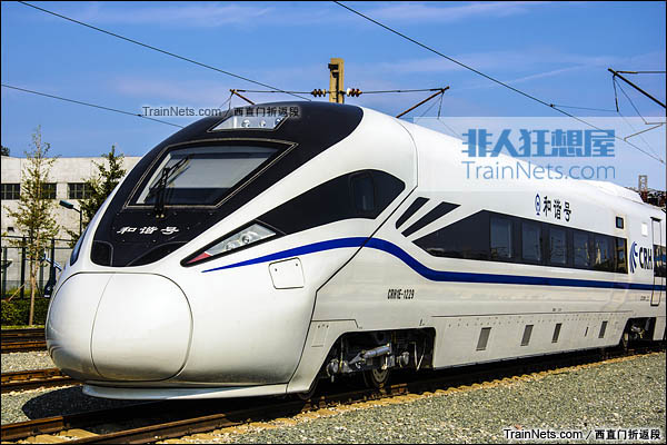 2015年8月。北京环形铁道。新一代CRH1E ZEFIRO型动车组。（图/西直门折返段）