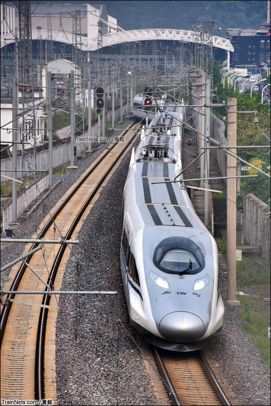 2016年4月29日。D6650次假日临客出福州站拐上昌福线。（图/黄超）