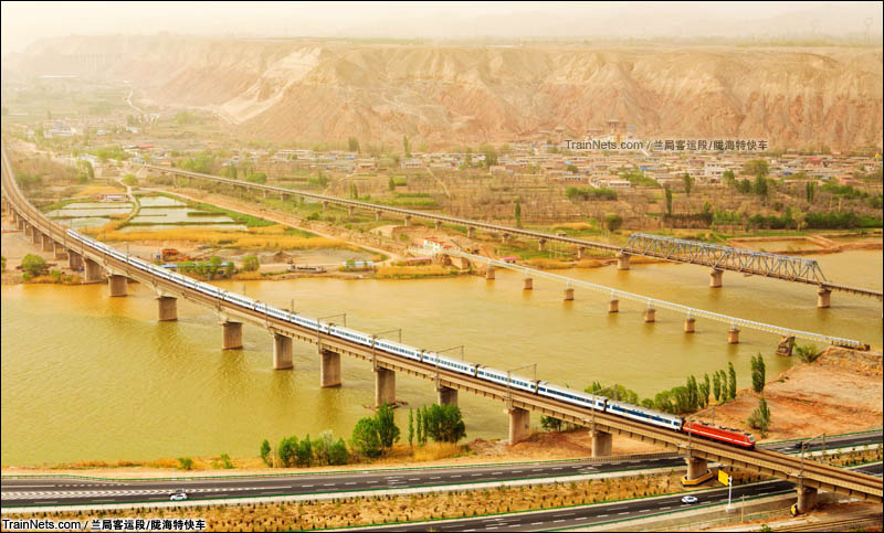 2016年5月1日。Z152次（西宁-北京西）通过兰青铁路八盘峡黄河大桥。（图/陇海特快车）