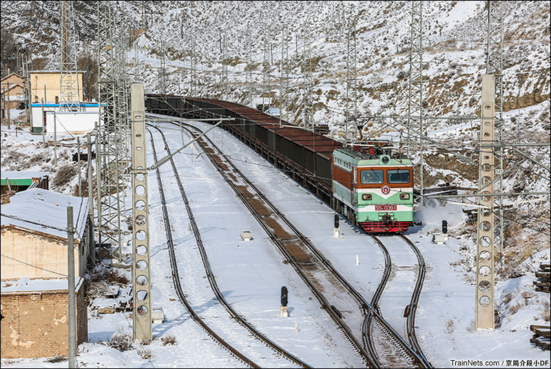 2016年1月。停在冰沟站的SS3矿车。（图/京局介段小DF）