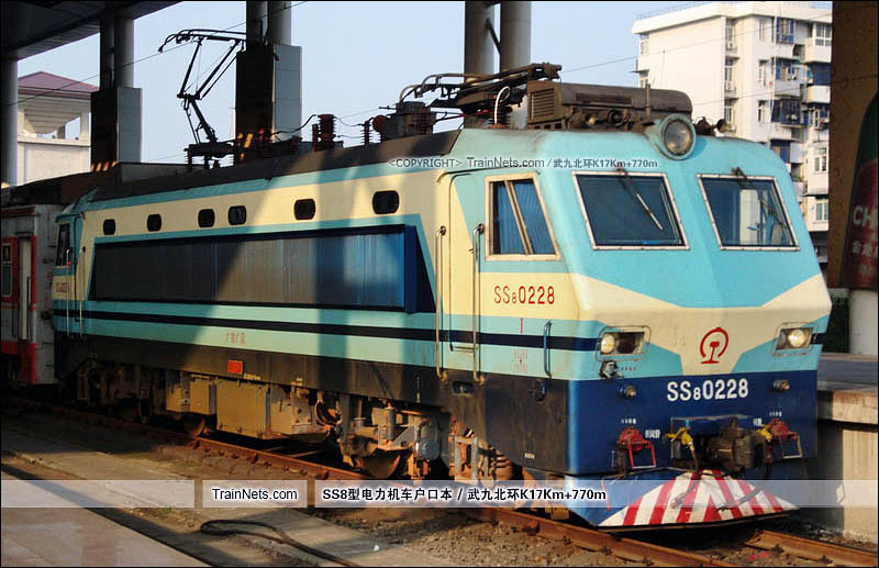 2012年05月10日。武昌站。SS8-0228。(图/武九北环K17Km+770m)
